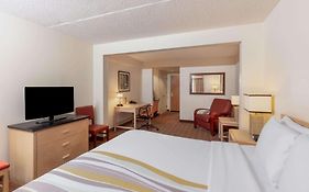 La Quinta By Wyndham Garden City